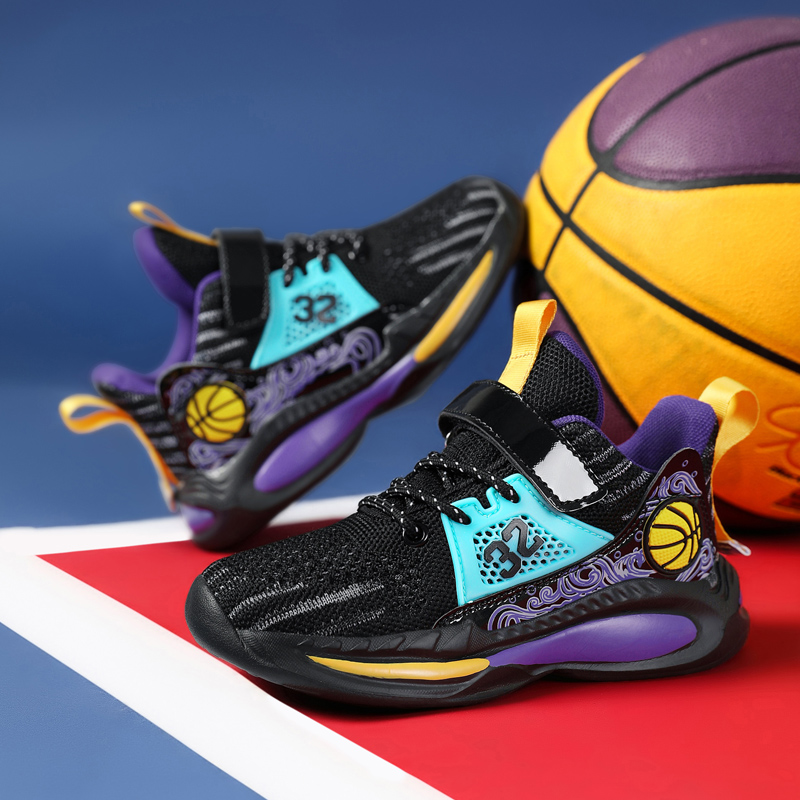 Um par de tênis de basquete in - Velcro Hook Loop avaliação e preço
